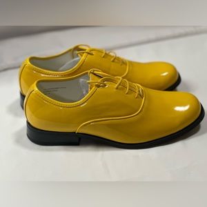 Dress shoe. Men’s 9/women’s 7.5
